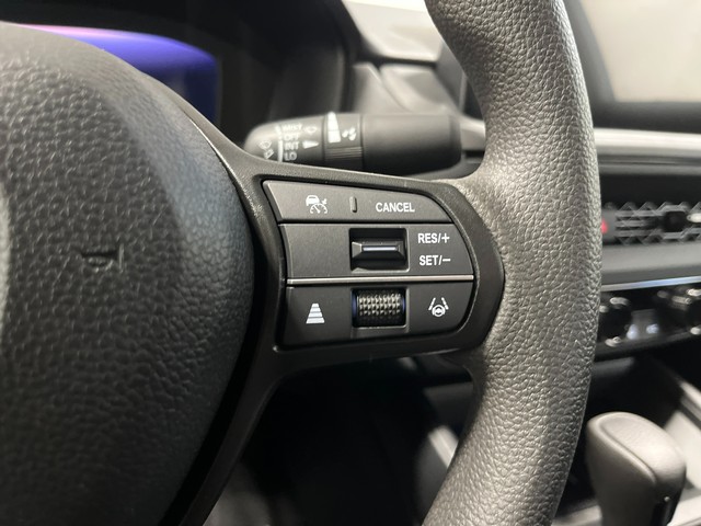 Honda Accord Sedan Vehicle Full-screen Gallery Image 17