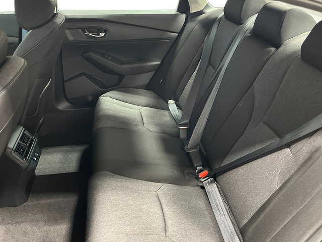 Honda Accord Sedan Vehicle Full-screen Gallery Image 21