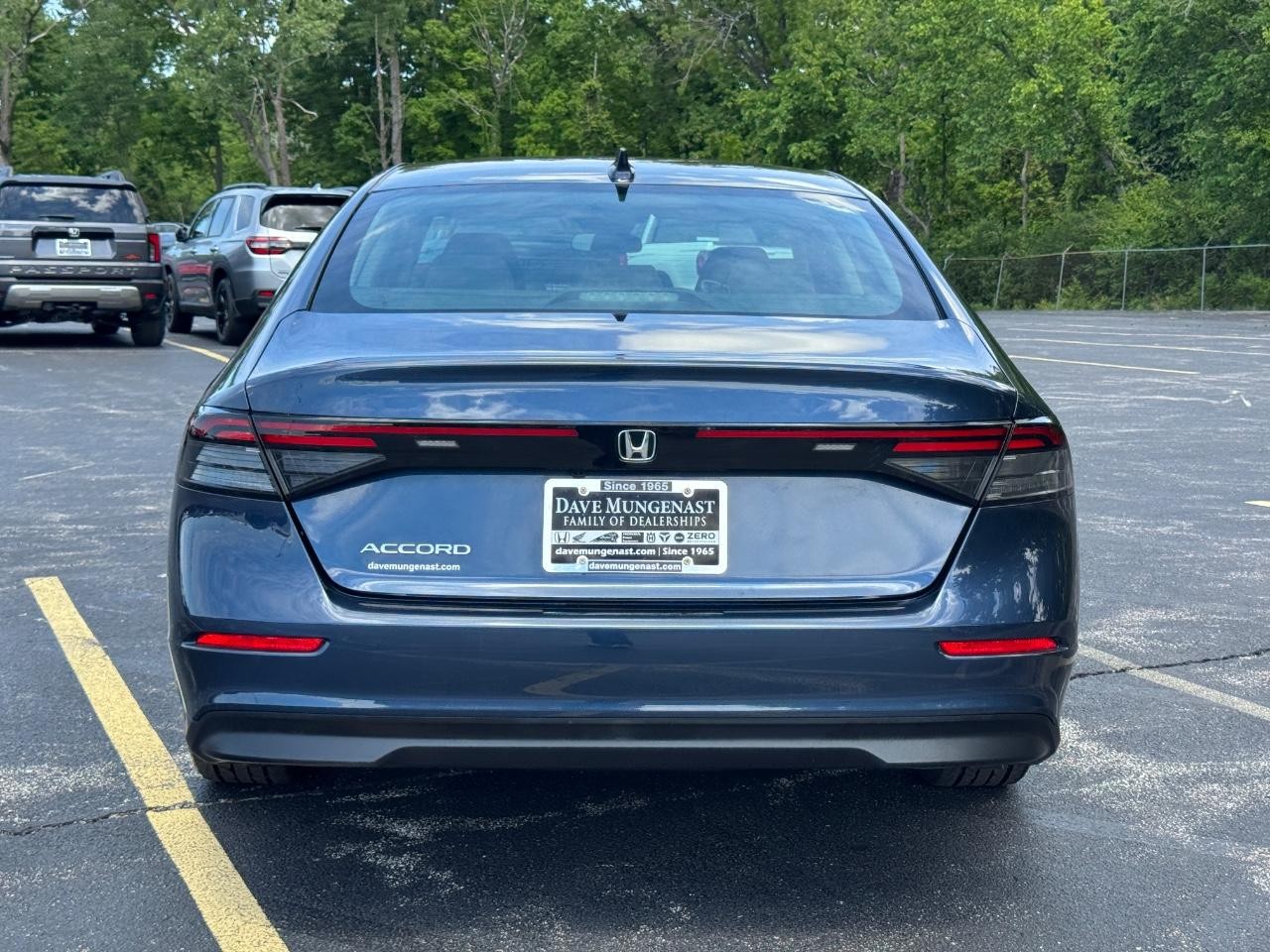 Honda Accord Sedan Vehicle Full-screen Gallery Image 06
