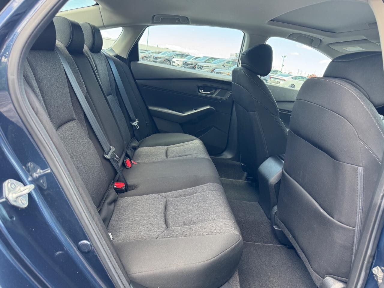 Honda Accord Sedan Vehicle Full-screen Gallery Image 11