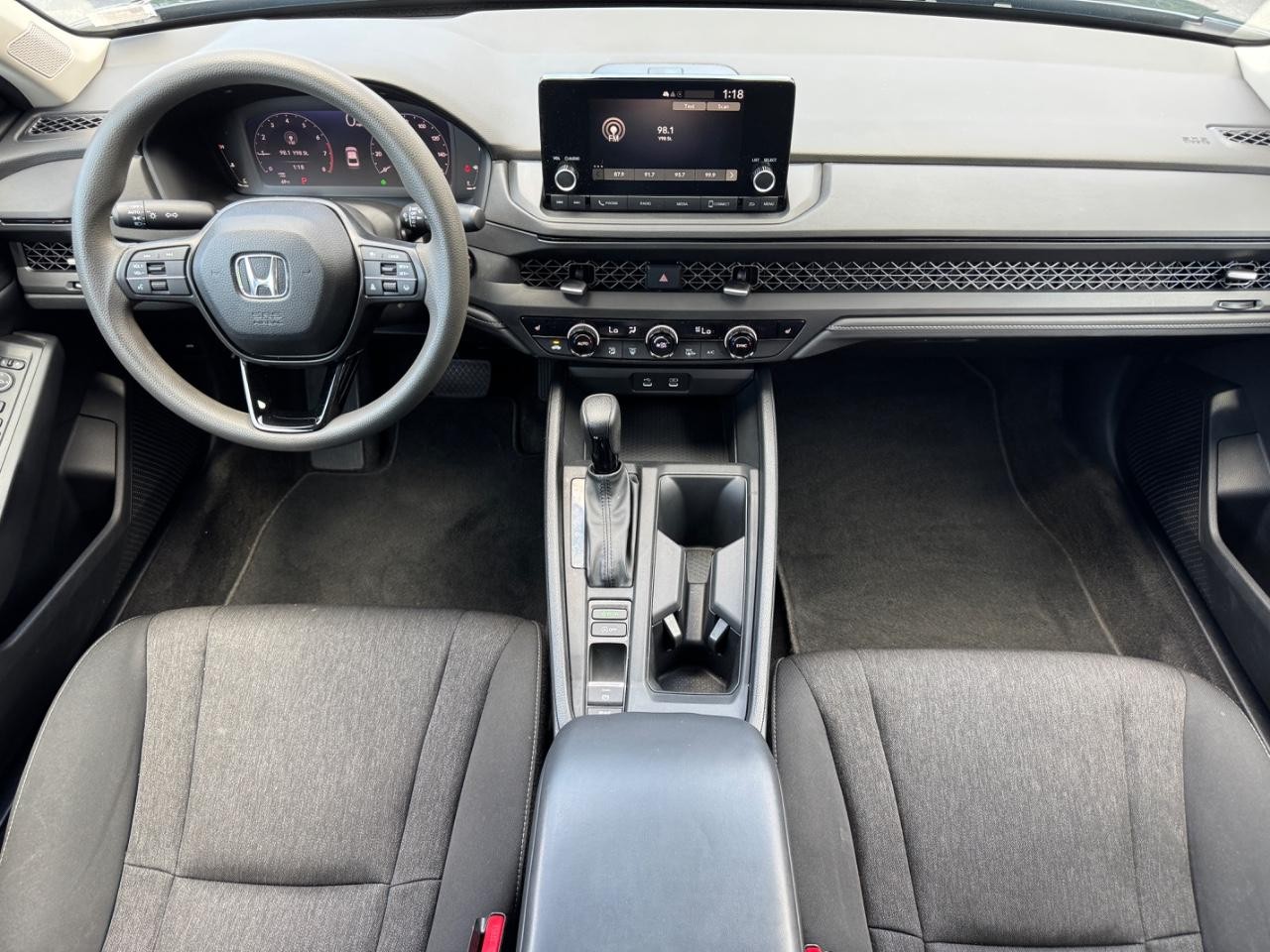 Honda Accord Sedan Vehicle Full-screen Gallery Image 12