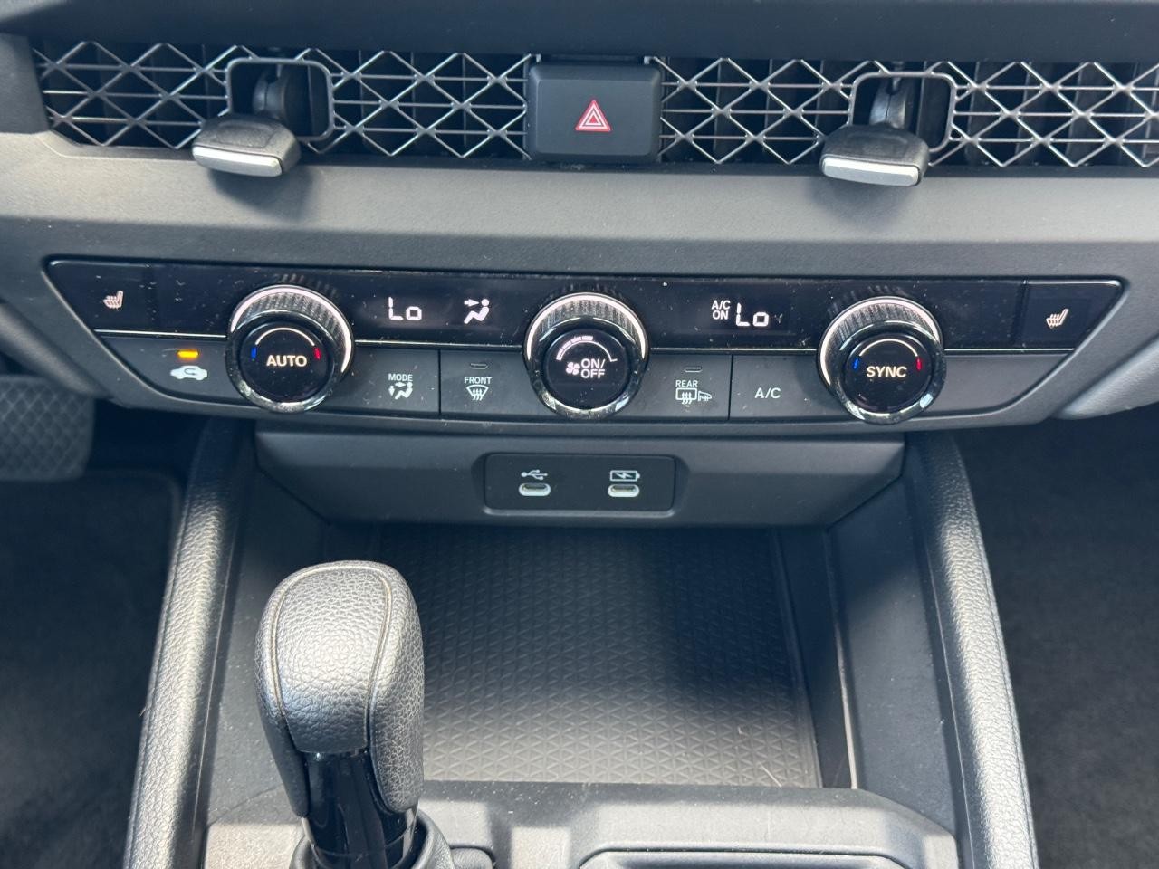 Honda Accord Sedan Vehicle Full-screen Gallery Image 15