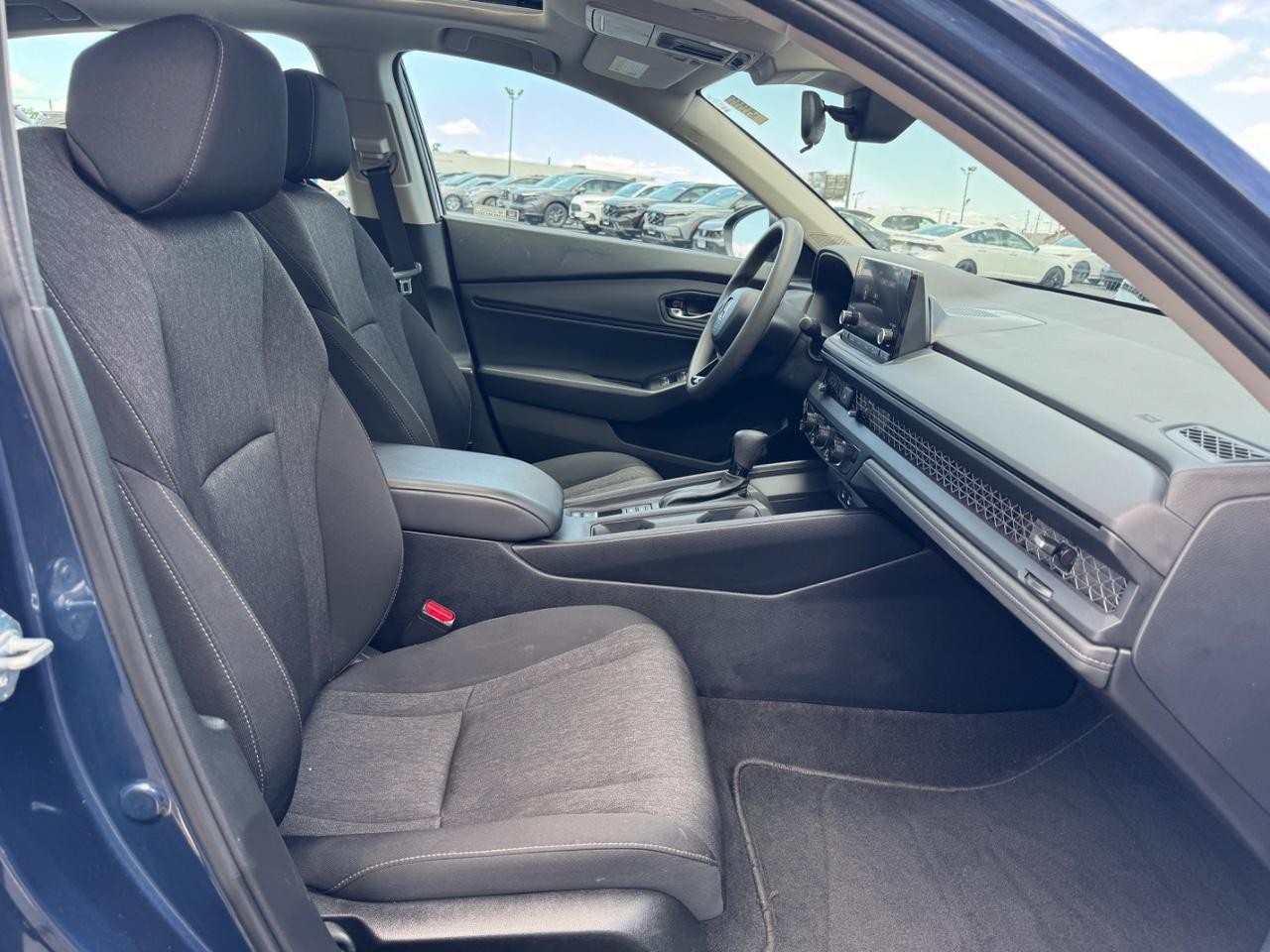 Honda Accord Sedan Vehicle Full-screen Gallery Image 17