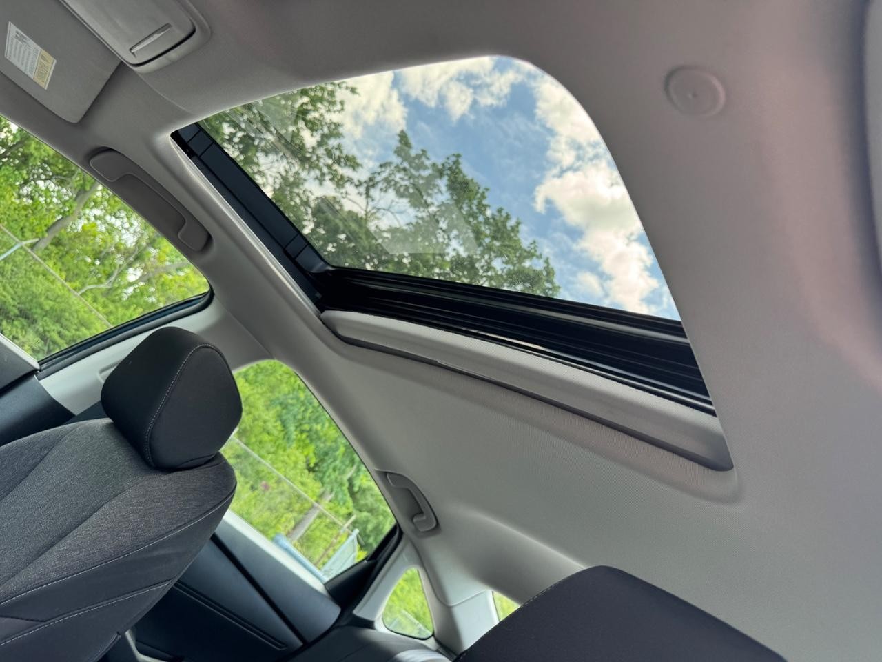 Honda Accord Sedan Vehicle Full-screen Gallery Image 19