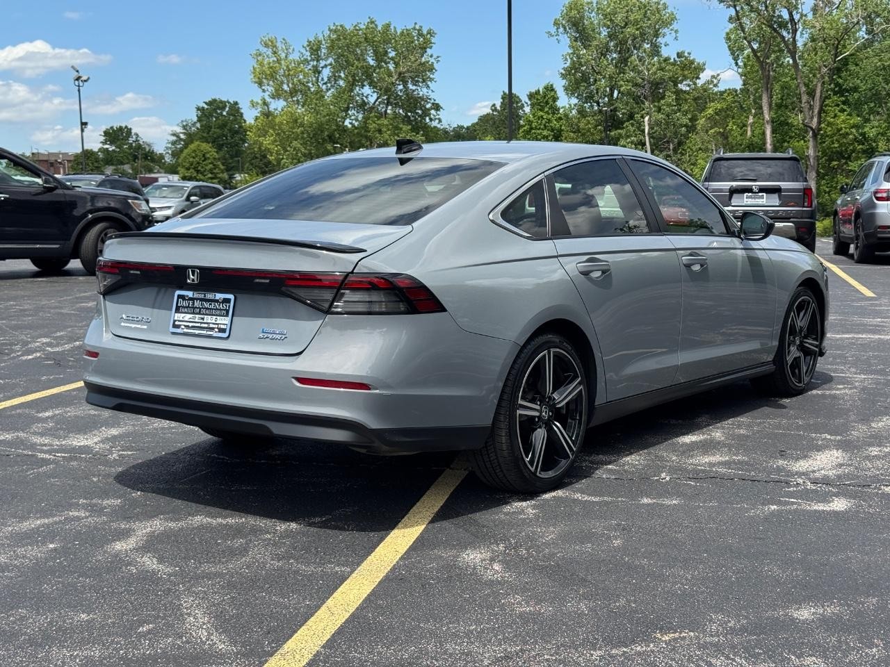 Honda Accord Hybrid Vehicle Full-screen Gallery Image 04