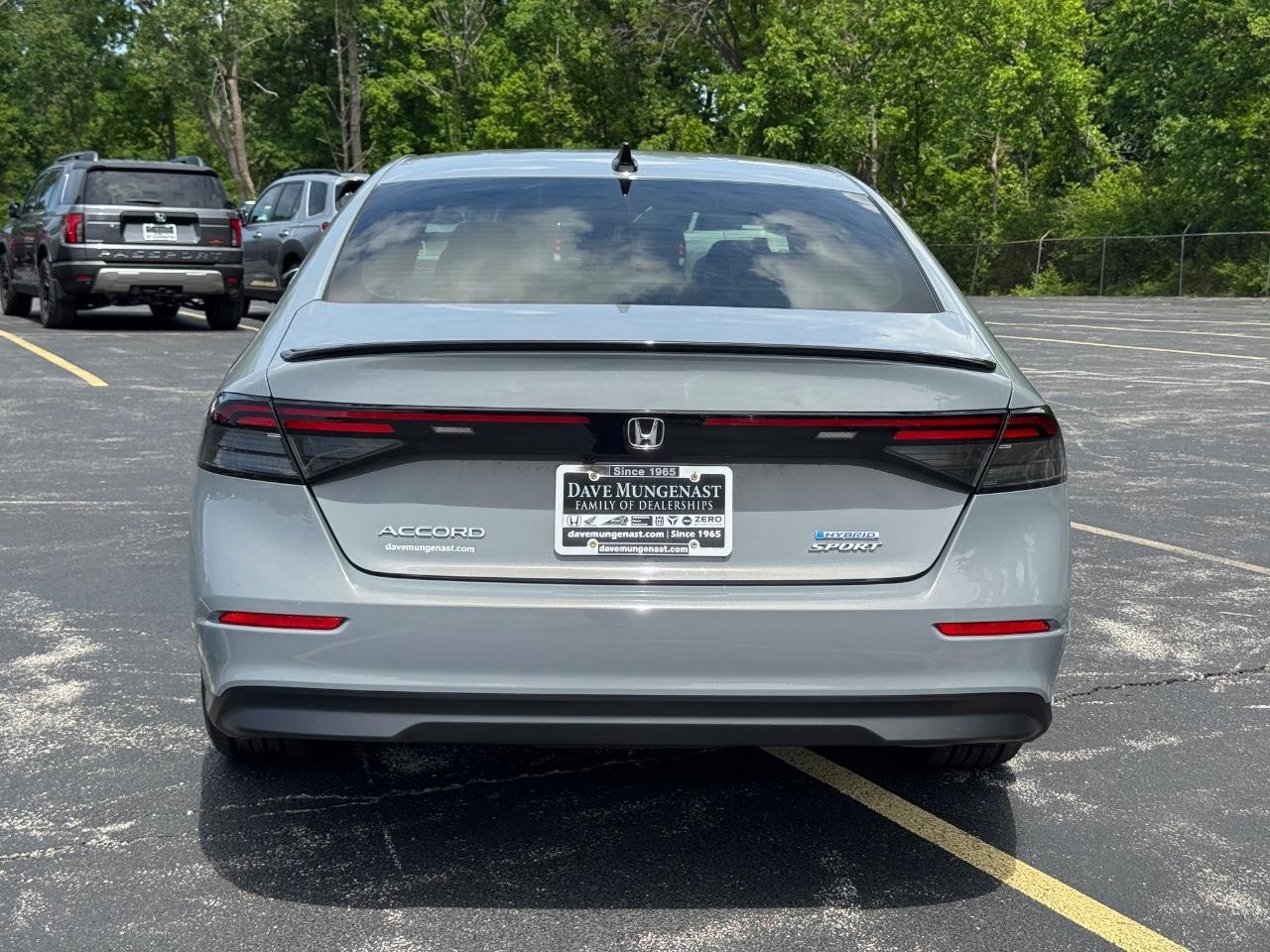 Honda Accord Hybrid Vehicle Full-screen Gallery Image 06