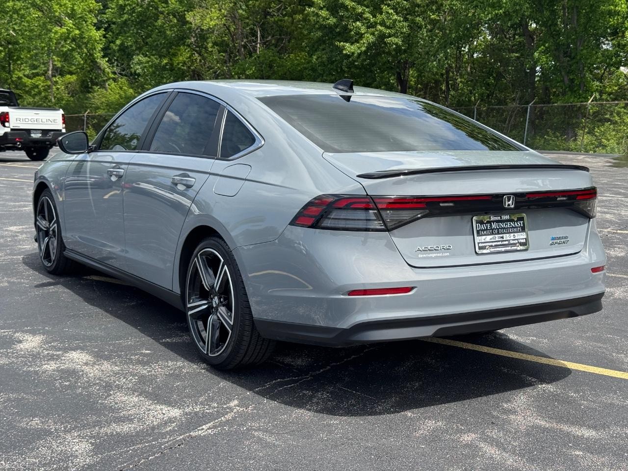 Honda Accord Hybrid Vehicle Full-screen Gallery Image 07
