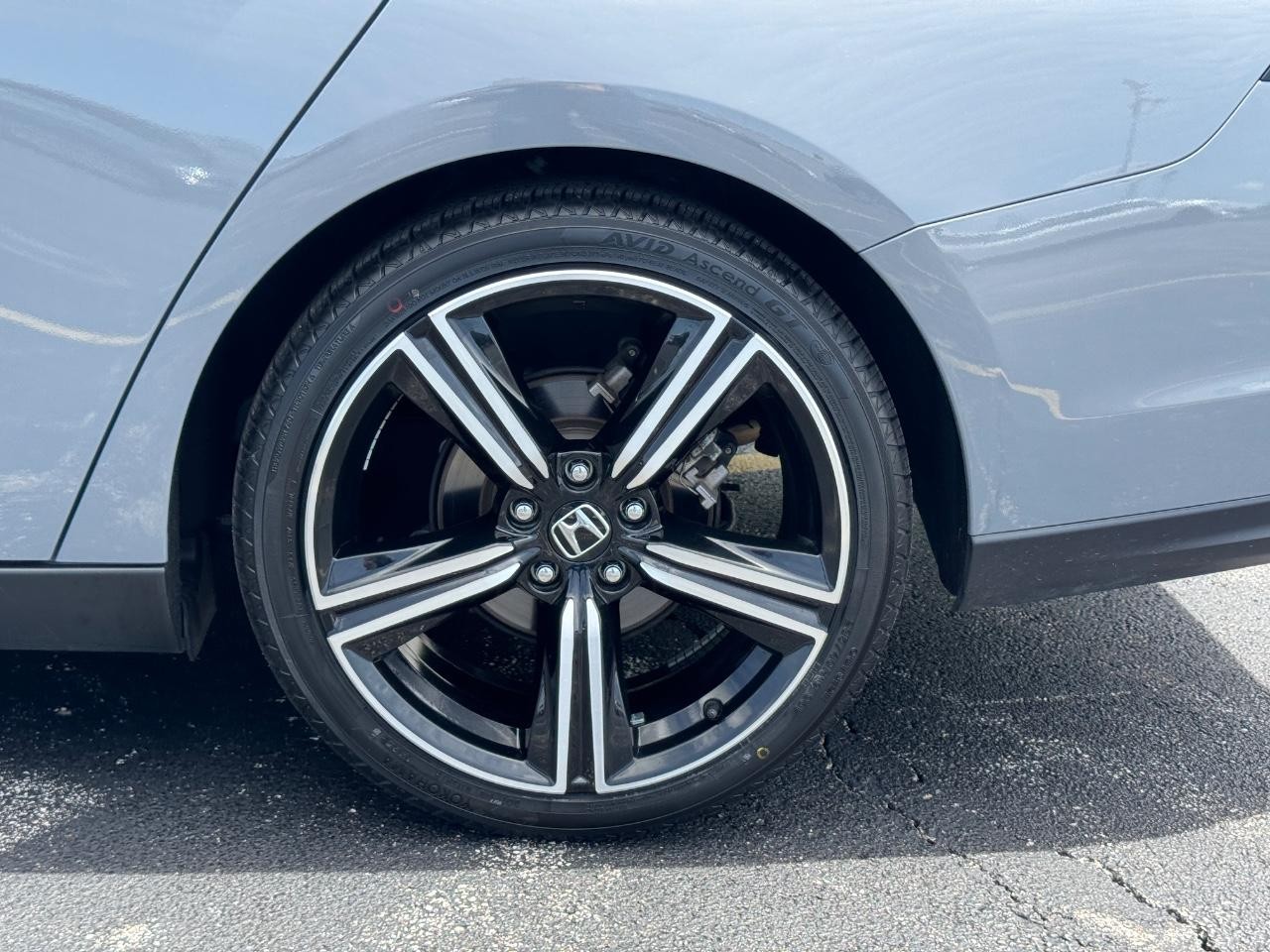 Honda Accord Hybrid Vehicle Full-screen Gallery Image 08