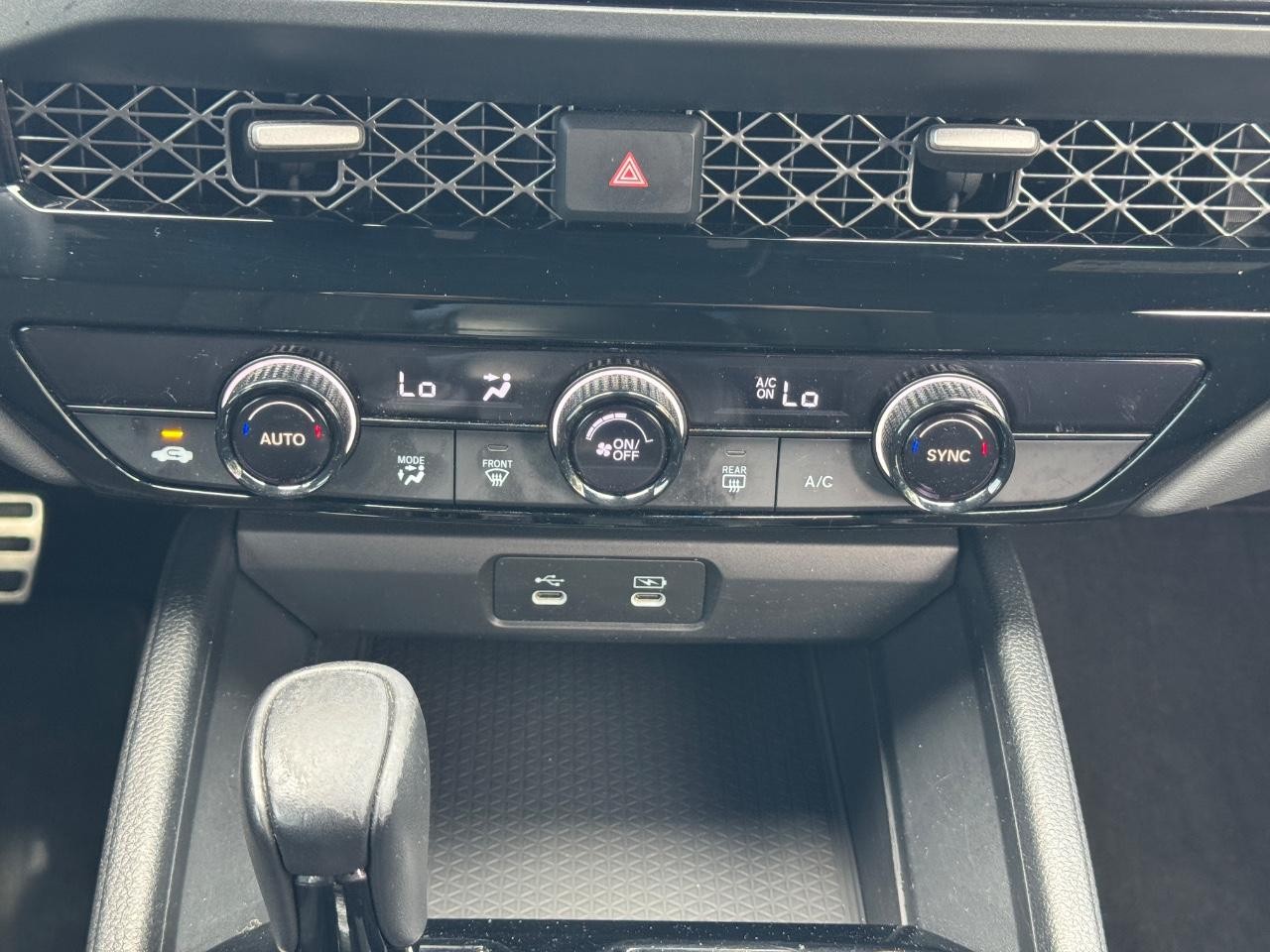 Honda Accord Hybrid Vehicle Full-screen Gallery Image 15
