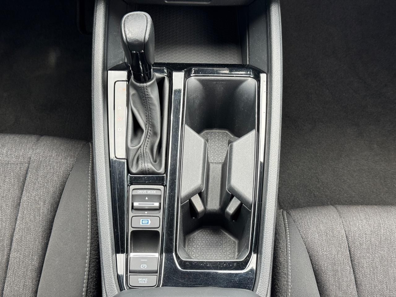 Honda Accord Hybrid Vehicle Full-screen Gallery Image 16