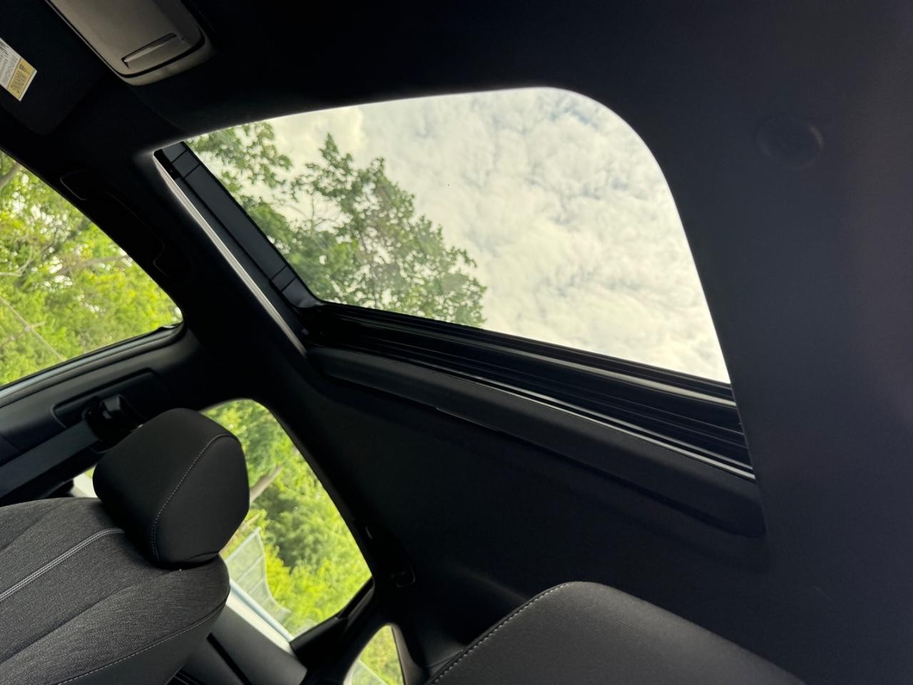 Honda Accord Hybrid Vehicle Full-screen Gallery Image 19