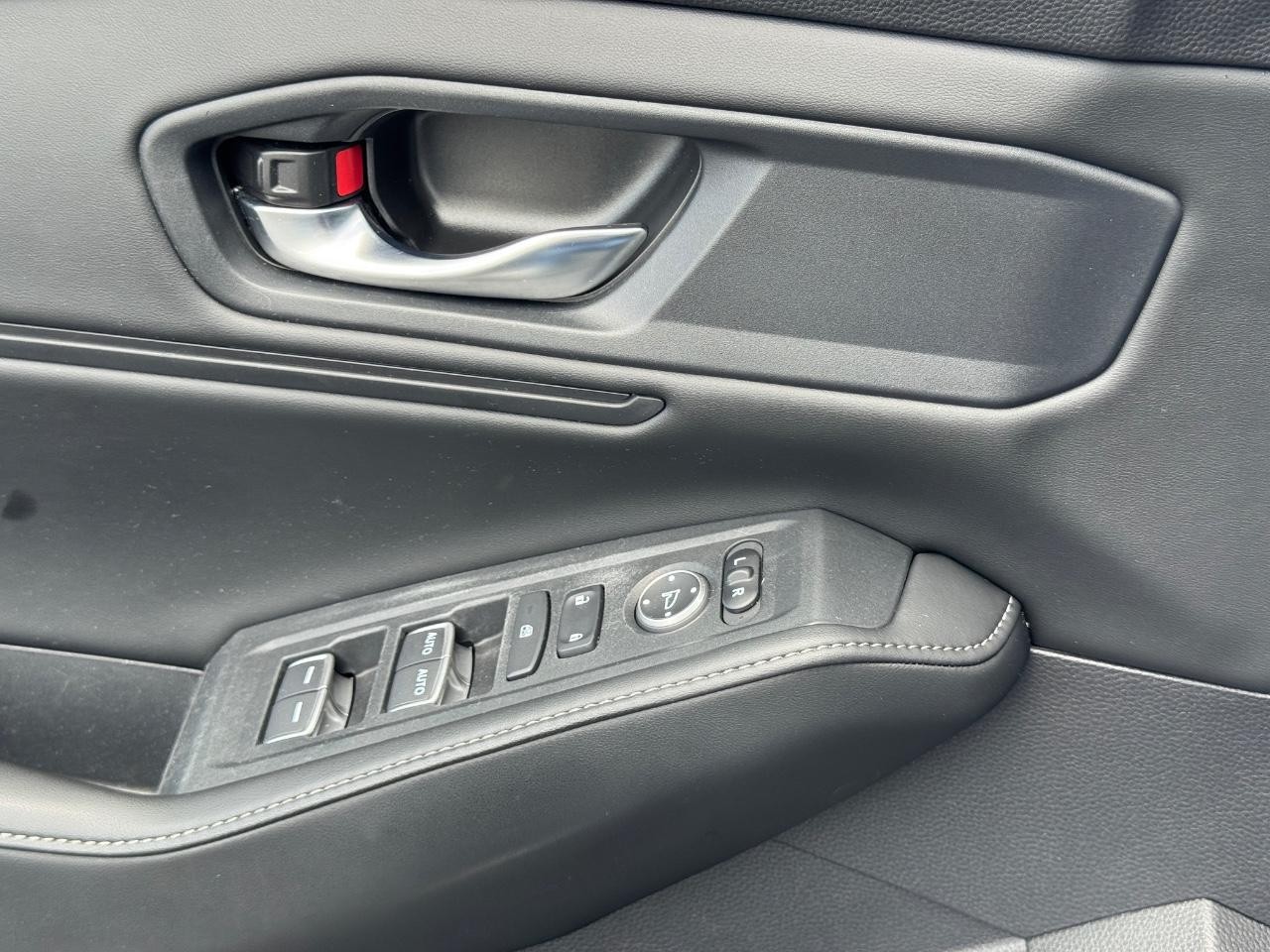 Honda Accord Hybrid Vehicle Full-screen Gallery Image 24