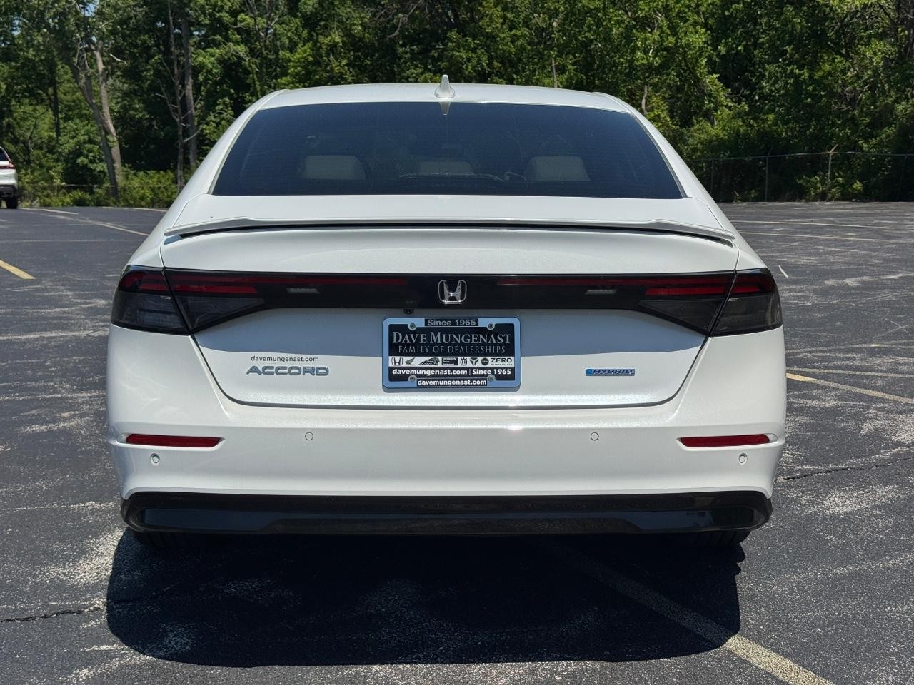 Honda Accord Hybrid Vehicle Full-screen Gallery Image 06
