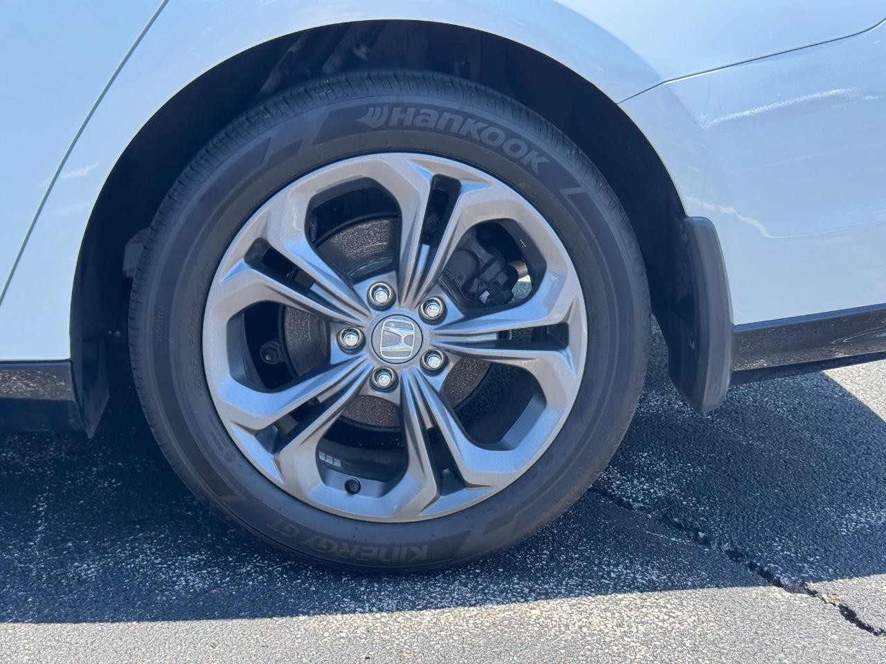 Honda Accord Hybrid Vehicle Full-screen Gallery Image 08