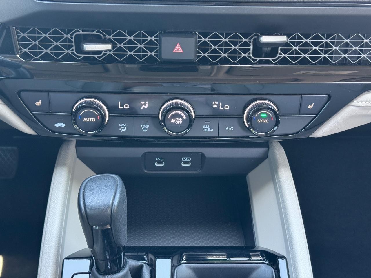 Honda Accord Hybrid Vehicle Full-screen Gallery Image 15