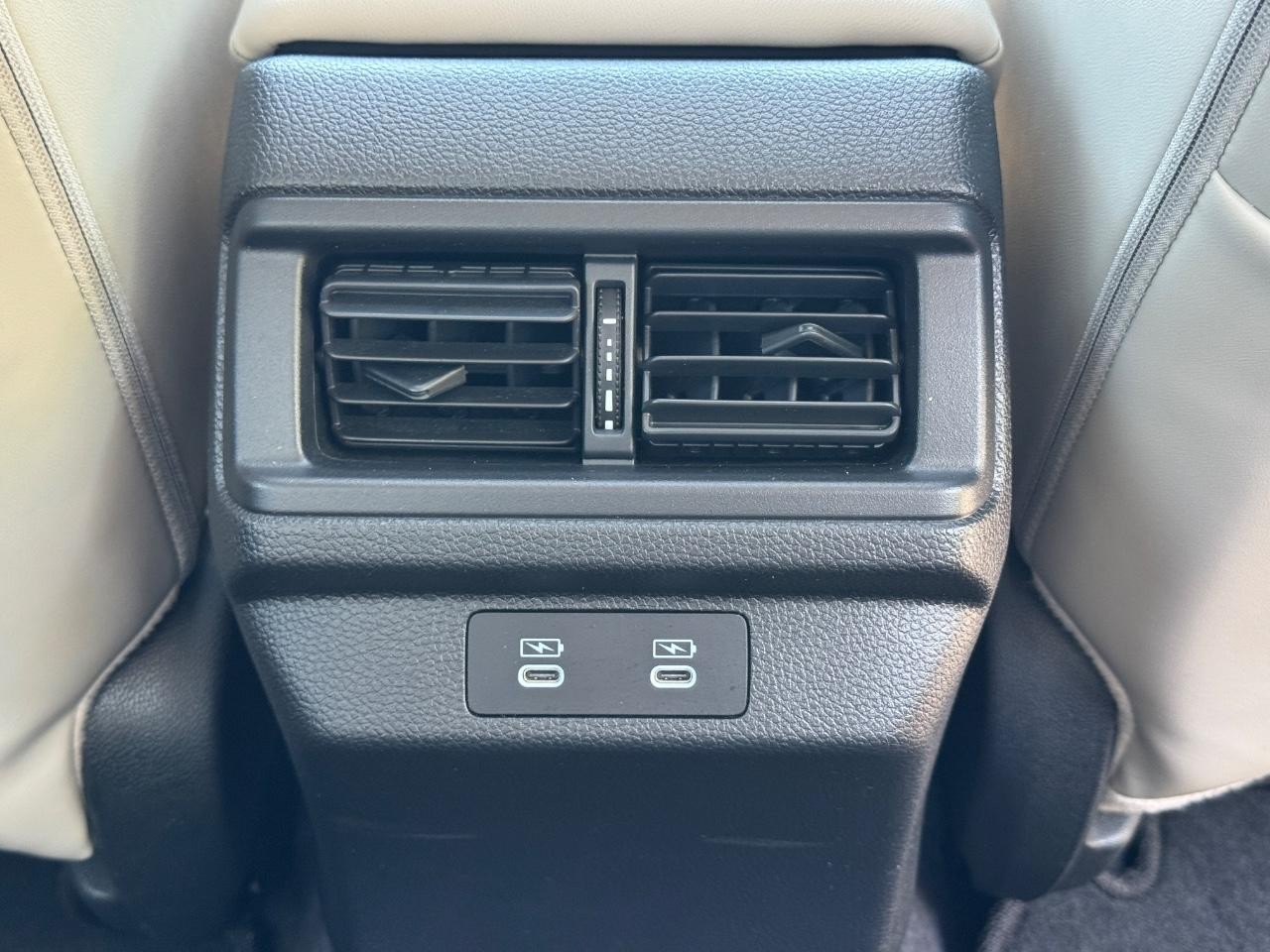 Honda Accord Hybrid Vehicle Full-screen Gallery Image 17