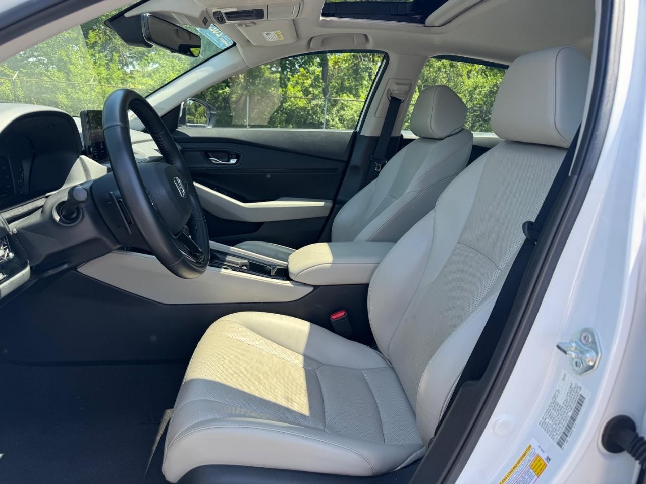 Honda Accord Hybrid Vehicle Full-screen Gallery Image 19