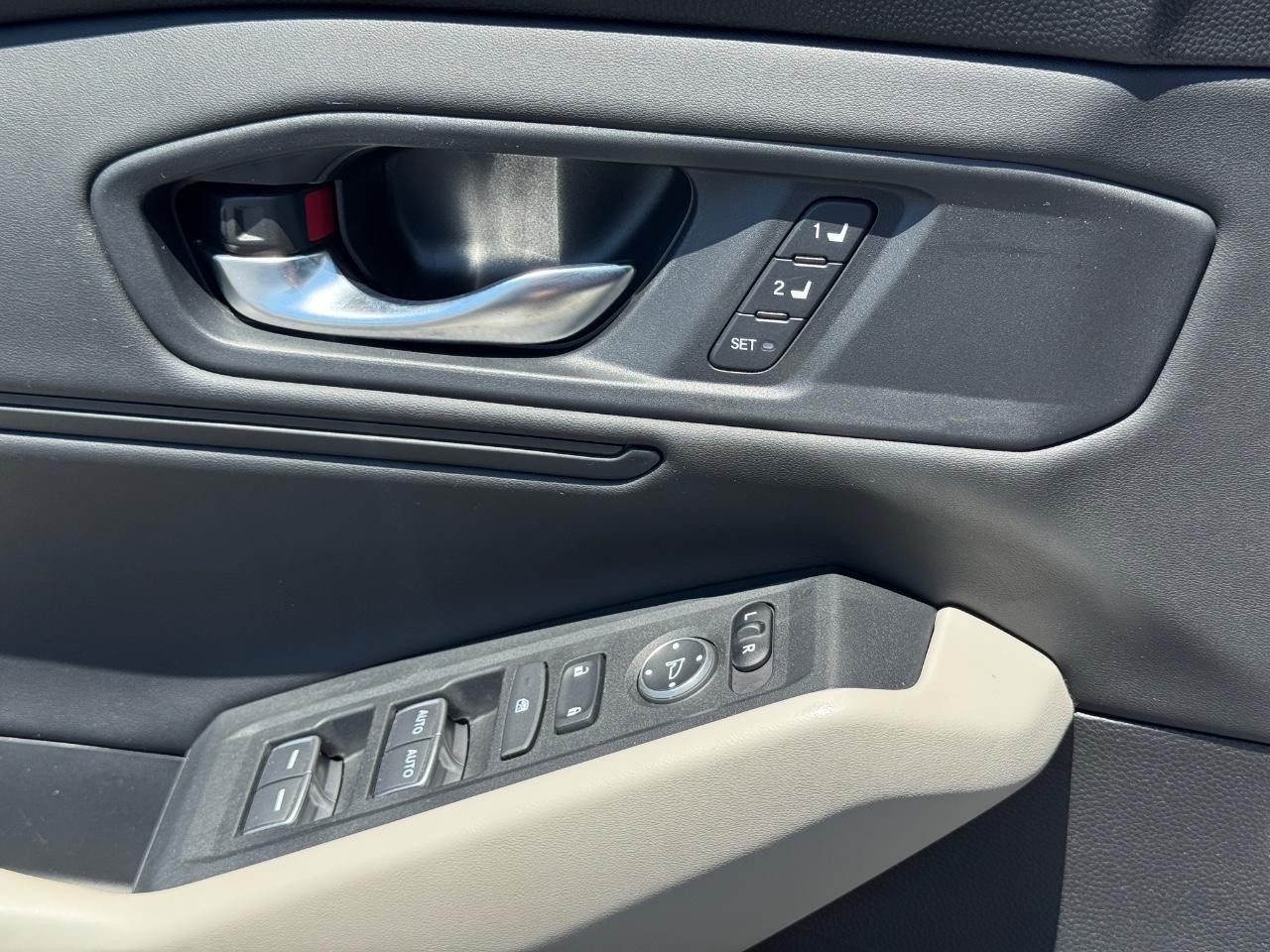 Honda Accord Hybrid Vehicle Full-screen Gallery Image 25