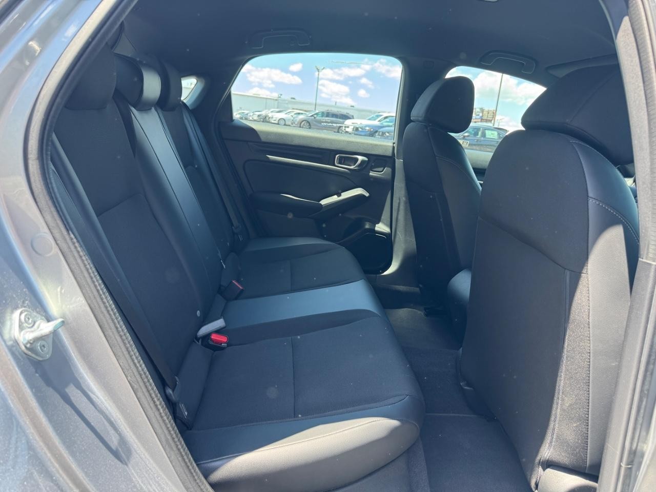 Honda Civic Hatchback Vehicle Full-screen Gallery Image 11