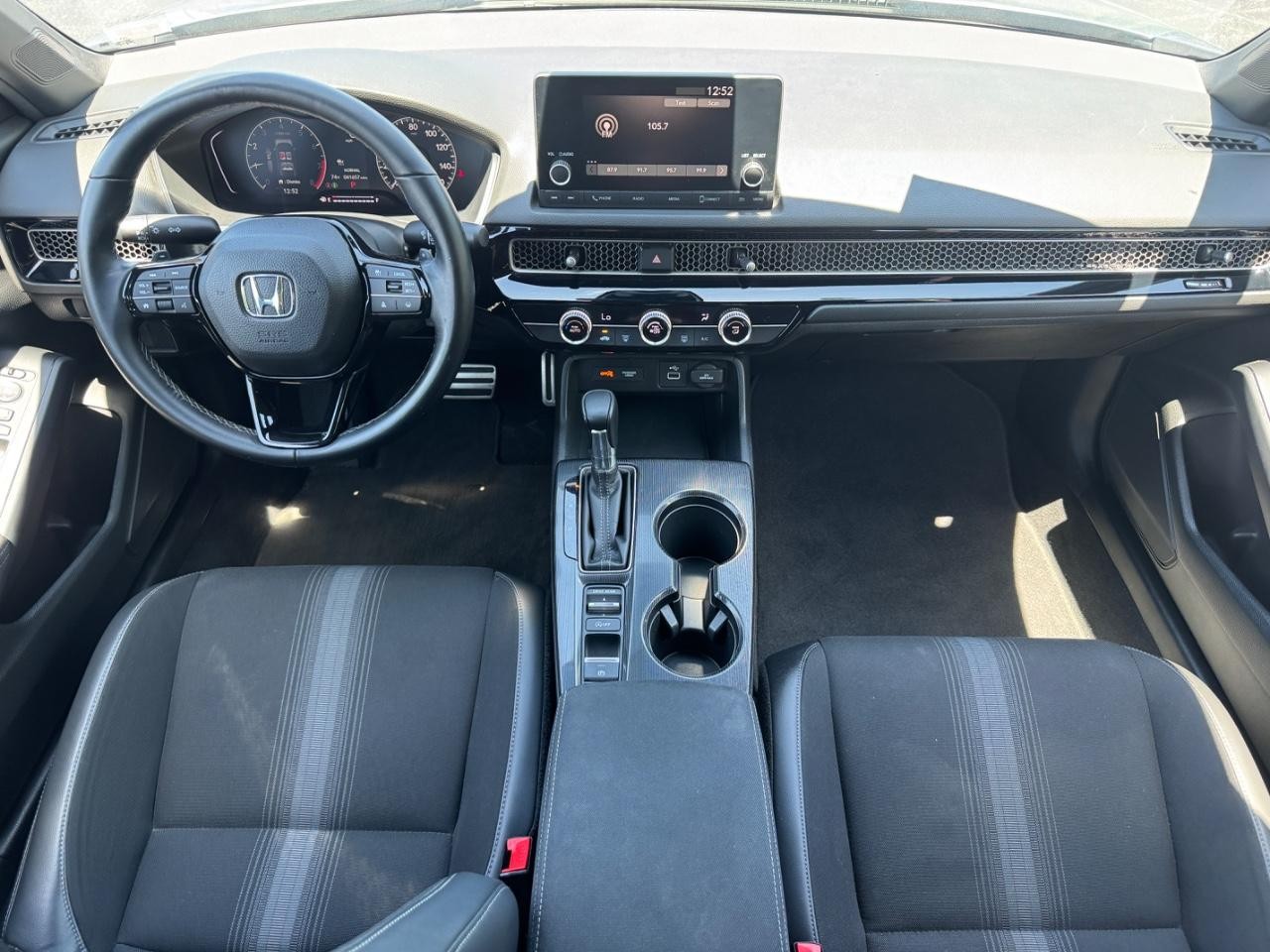 Honda Civic Hatchback Vehicle Full-screen Gallery Image 12