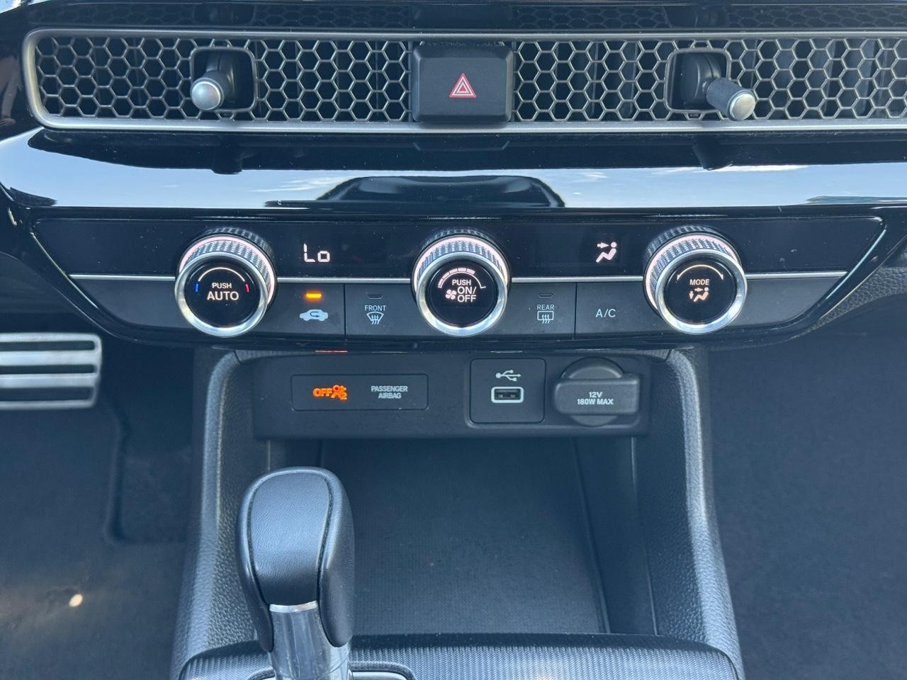 Honda Civic Hatchback Vehicle Full-screen Gallery Image 15