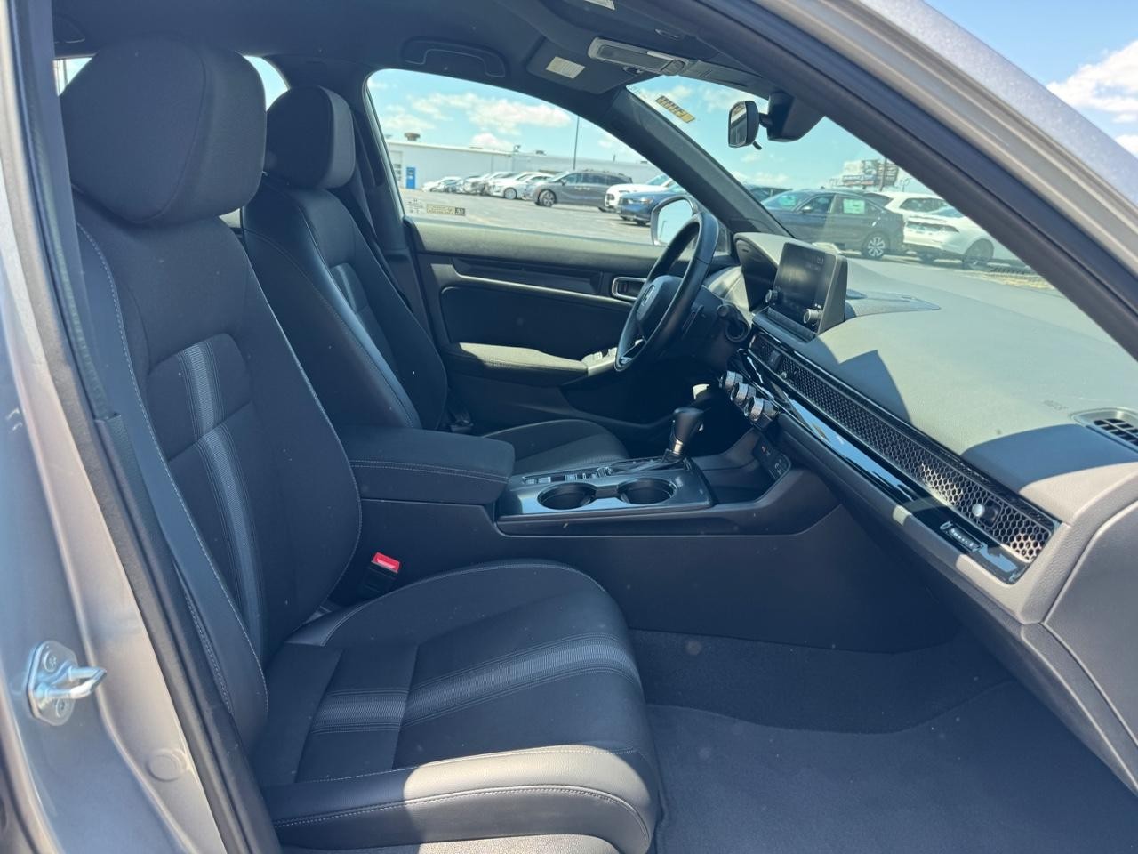 Honda Civic Hatchback Vehicle Full-screen Gallery Image 17