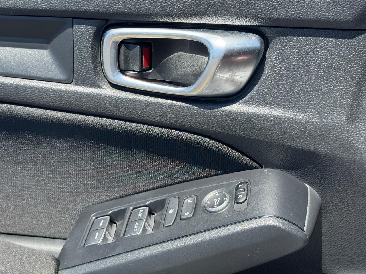 Honda Civic Hatchback Vehicle Full-screen Gallery Image 24
