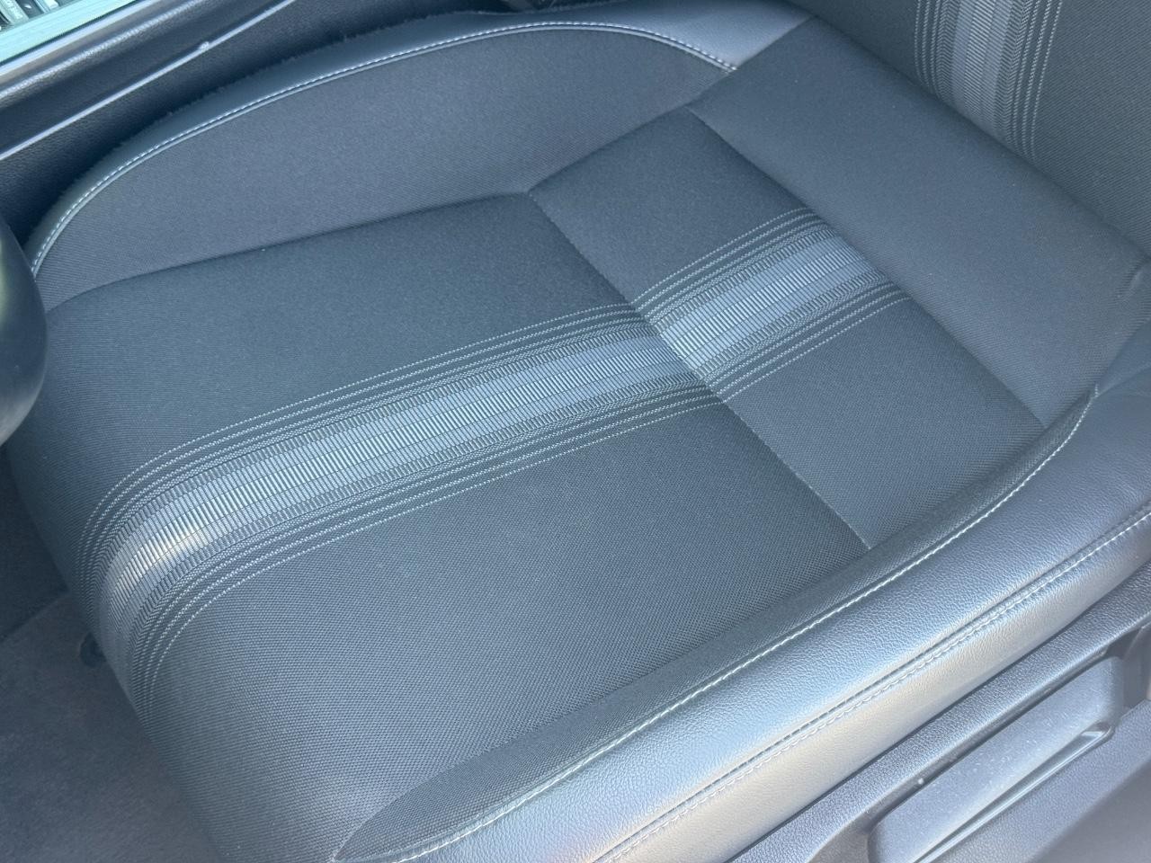 Honda Civic Hatchback Vehicle Full-screen Gallery Image 25