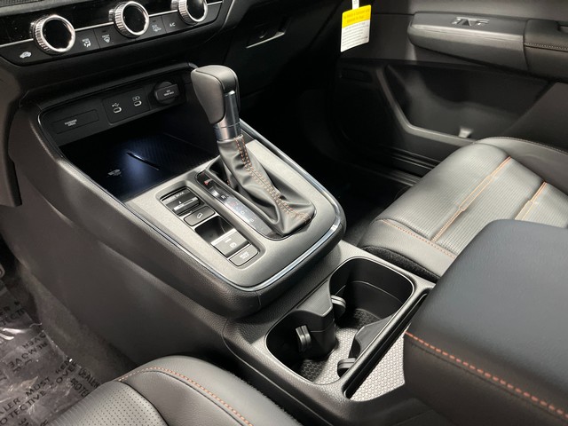 Honda CR-V Hybrid Vehicle Full-screen Gallery Image 24