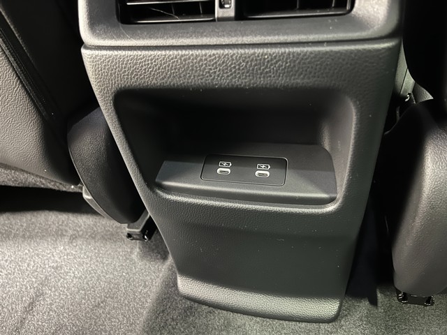 Honda CR-V Hybrid Vehicle Full-screen Gallery Image 27