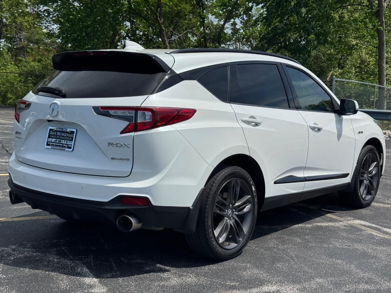 Acura RDX Vehicle Full-screen Gallery Image 04