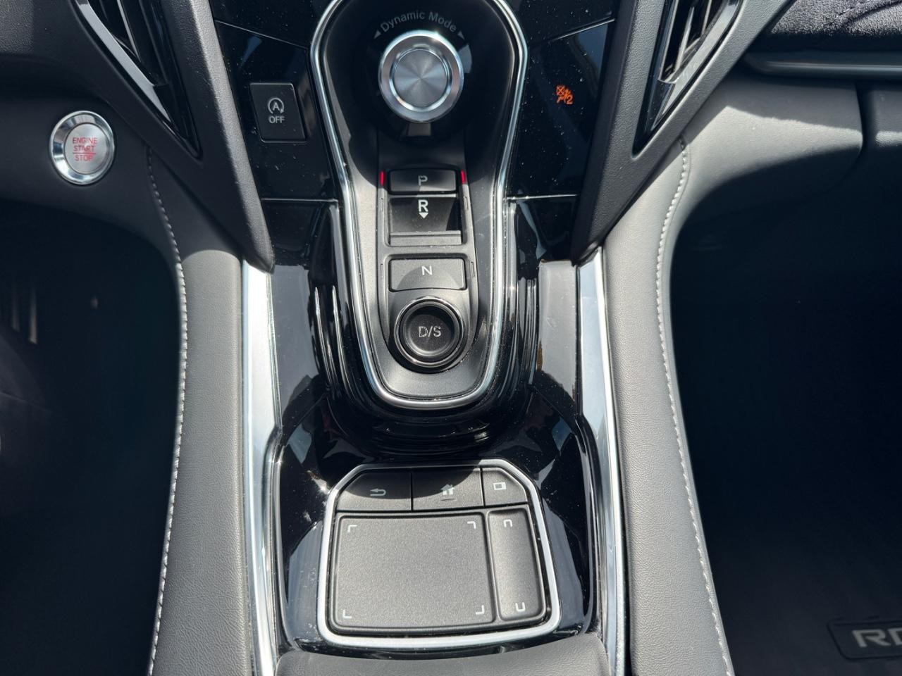 Acura RDX Vehicle Full-screen Gallery Image 28