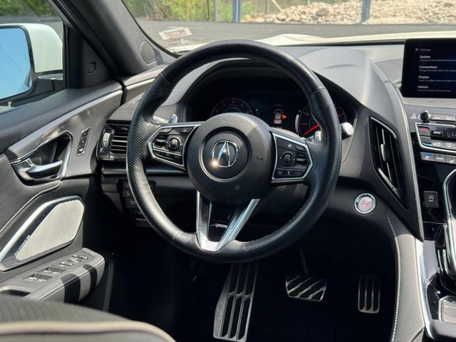 Acura RDX Vehicle Full-screen Gallery Image 11