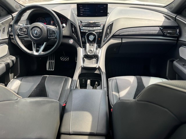 Acura RDX Vehicle Full-screen Gallery Image 12