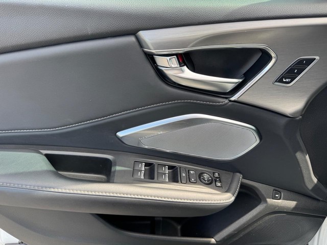 Acura RDX Vehicle Full-screen Gallery Image 20