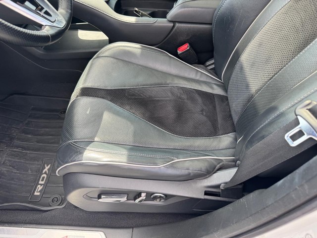 Acura RDX Vehicle Full-screen Gallery Image 21