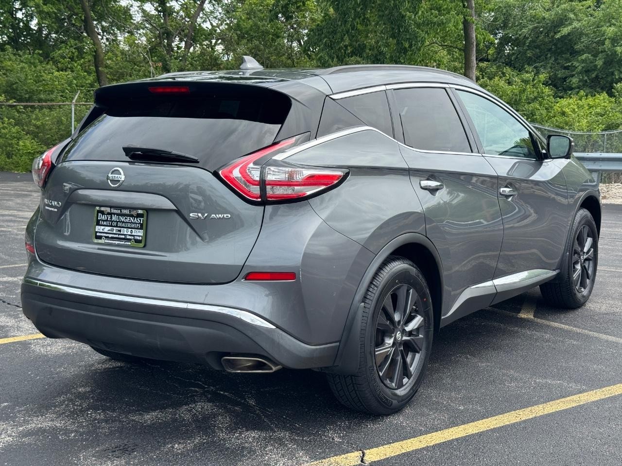 Nissan Murano Vehicle Full-screen Gallery Image 03