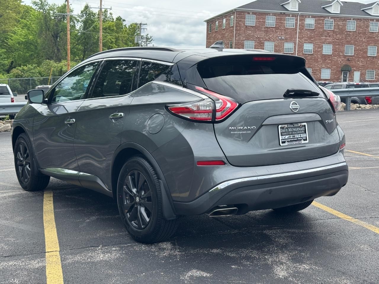 Nissan Murano Vehicle Full-screen Gallery Image 06