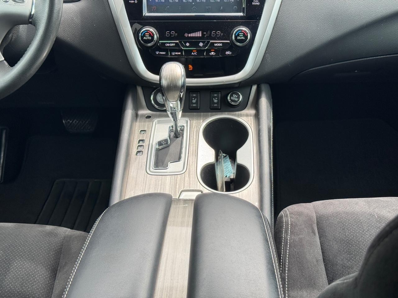 Nissan Murano Vehicle Full-screen Gallery Image 14