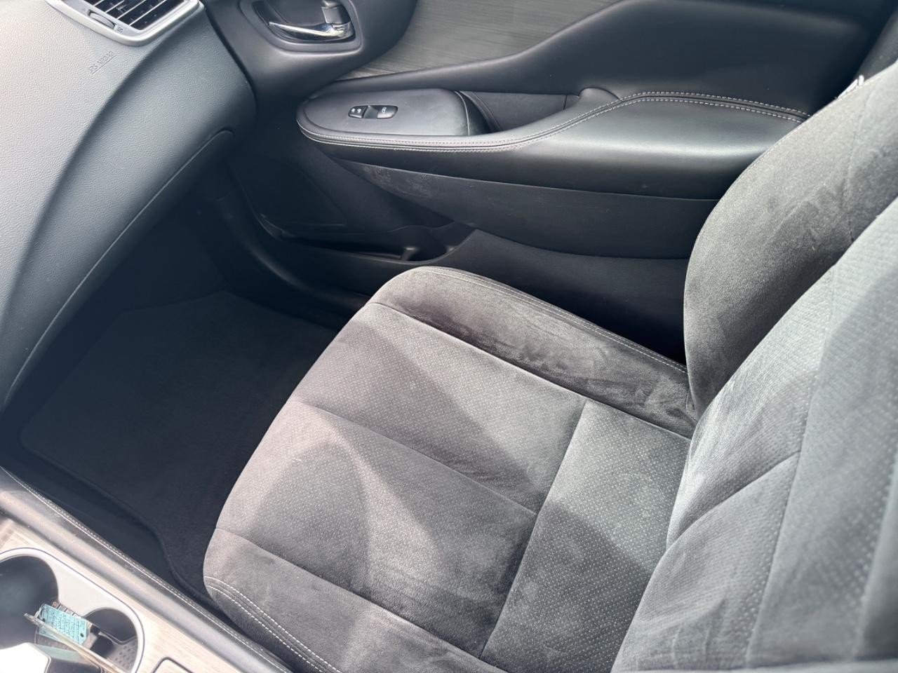 Nissan Murano Vehicle Full-screen Gallery Image 15