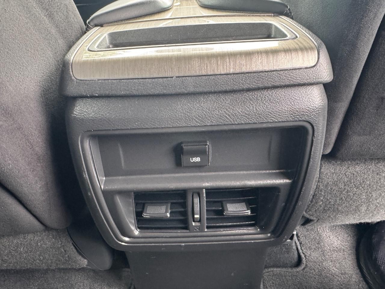 Nissan Murano Vehicle Full-screen Gallery Image 16