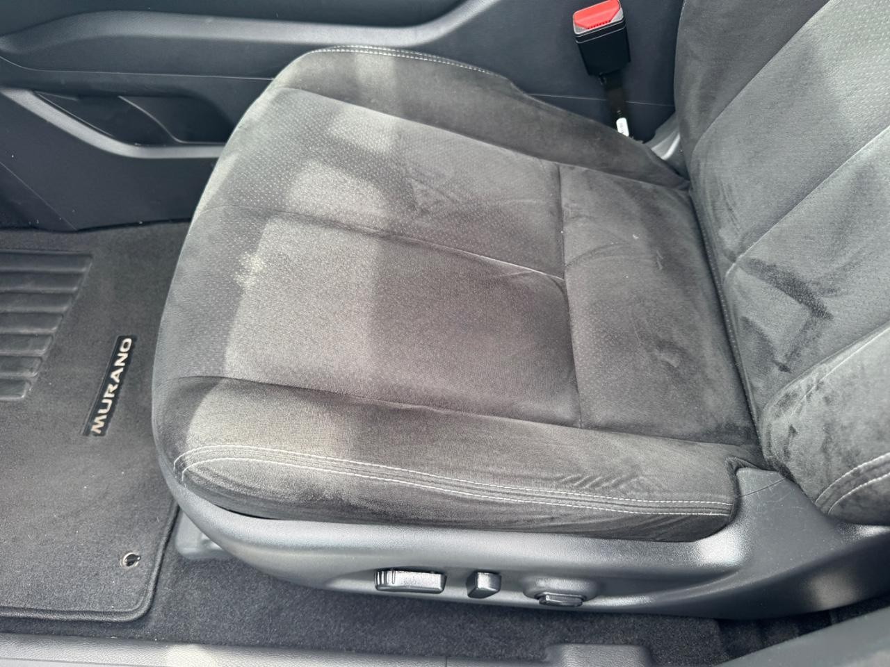 Nissan Murano Vehicle Full-screen Gallery Image 19