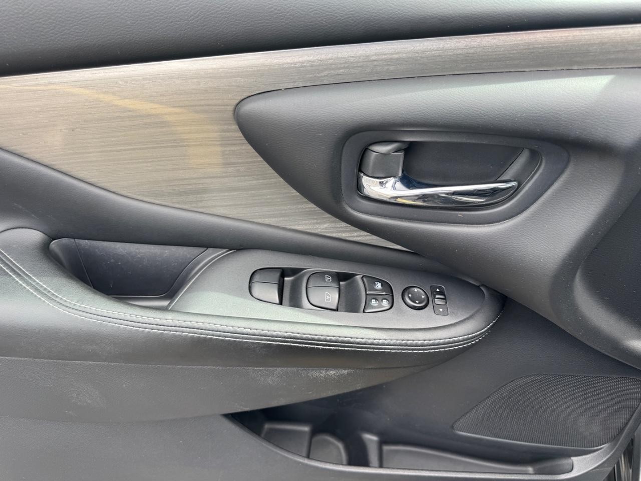 Nissan Murano Vehicle Full-screen Gallery Image 20