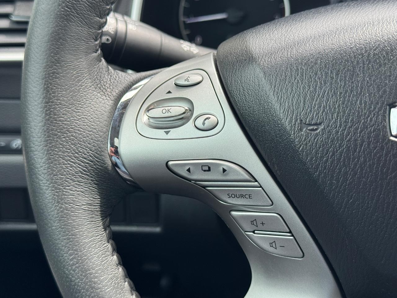 Nissan Murano Vehicle Full-screen Gallery Image 22