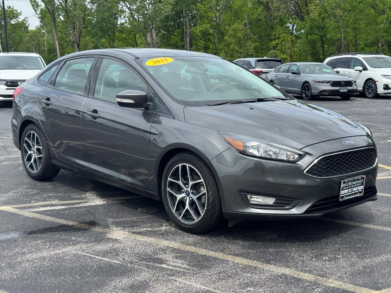 Ford Focus Vehicle Full-screen Gallery Image 02