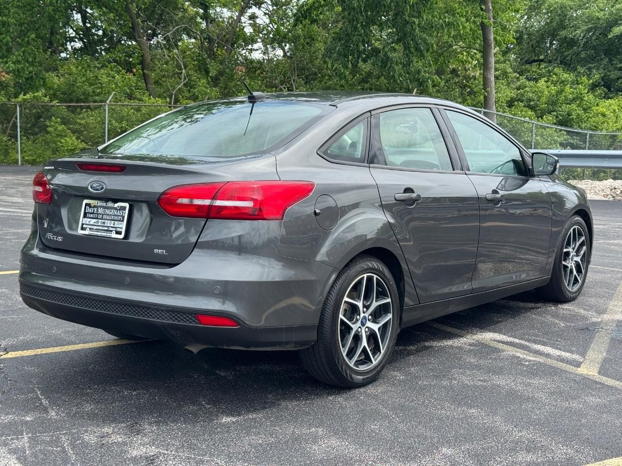 Ford Focus Vehicle Full-screen Gallery Image 04