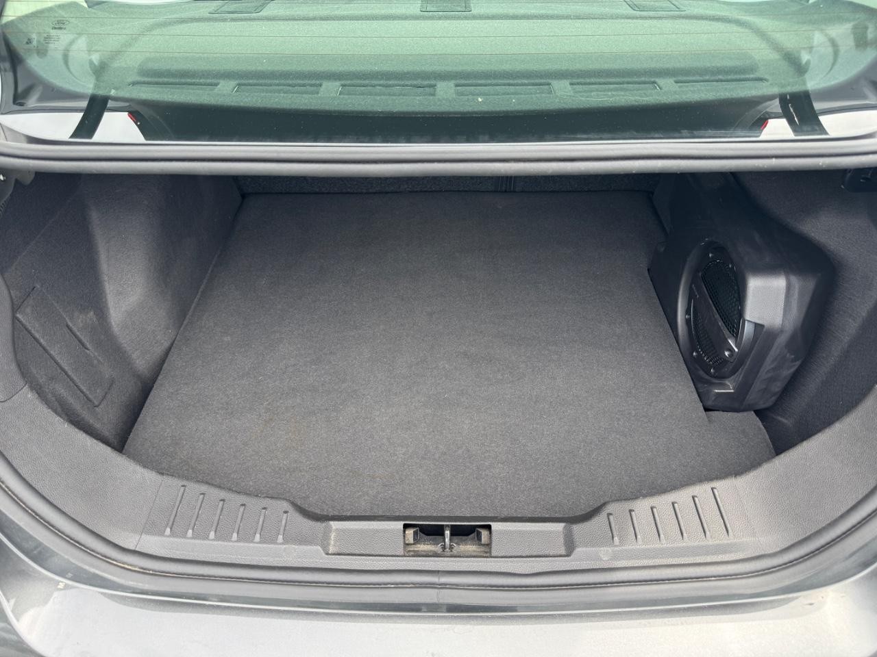 Ford Focus Vehicle Full-screen Gallery Image 06