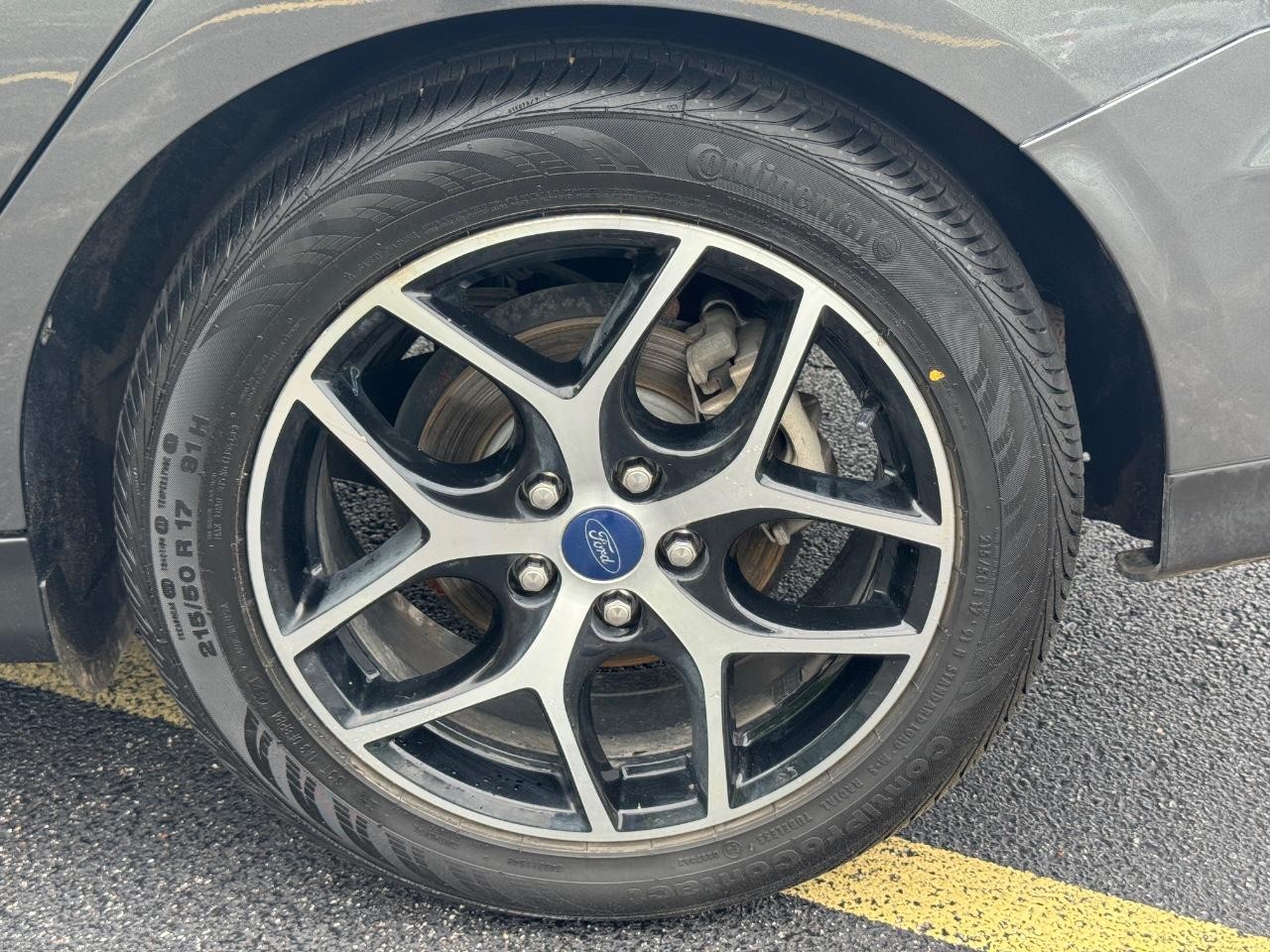 Ford Focus Vehicle Full-screen Gallery Image 08