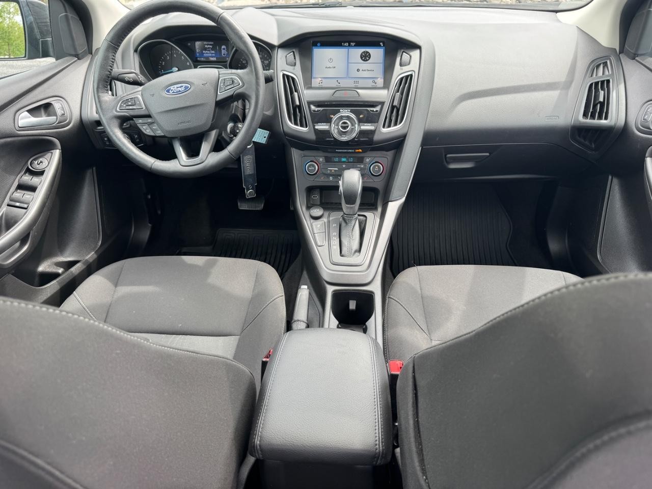 Ford Focus Vehicle Full-screen Gallery Image 12