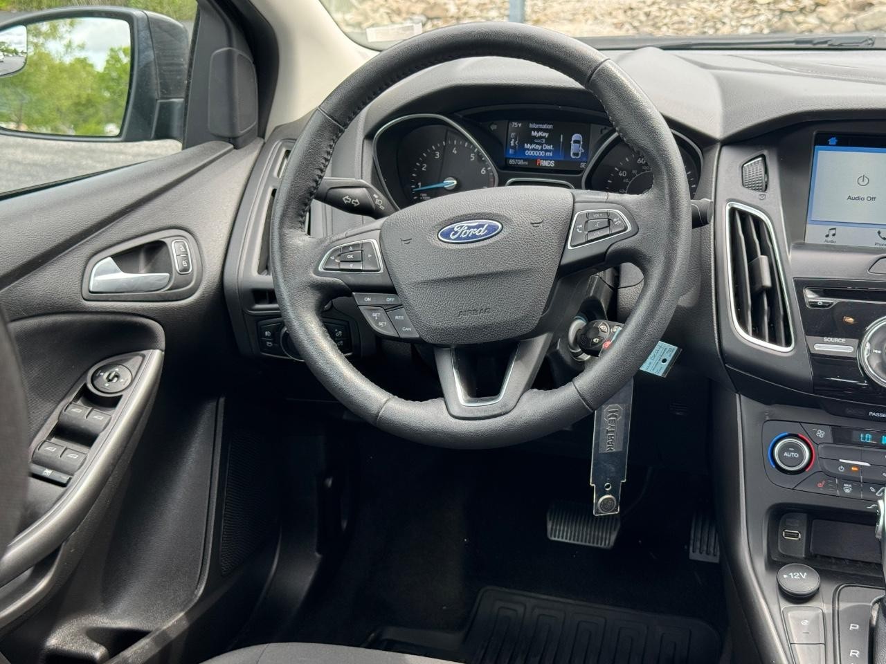 Ford Focus Vehicle Full-screen Gallery Image 13